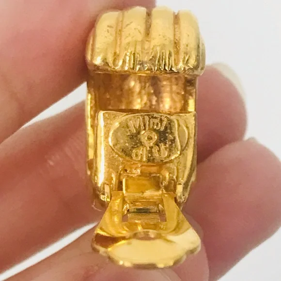 3/$15 Mimi Di N Gold Tone Ribbed Hoop Clip-On Earrings - Picture 5 of 8